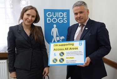 Tim Loughton MP calls for an end to discrimination against guide dog owners